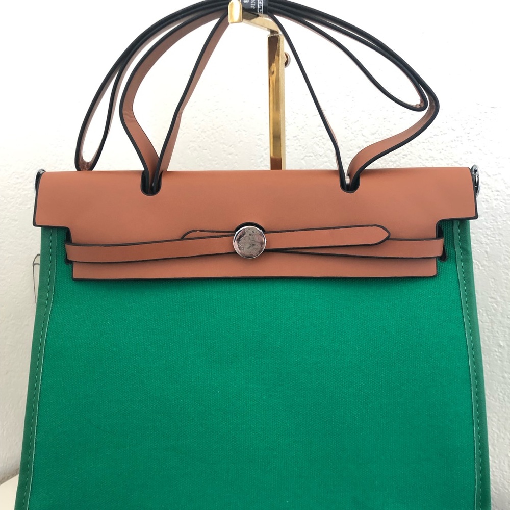 Beautiful Green 2-way chic purse